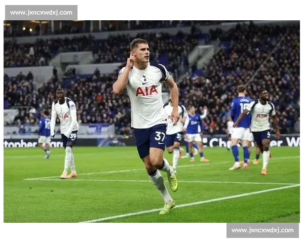 范德芬头球双响封神!热刺 3-0 破咒升前三 范德芬头球双响封神!热刺 3-0 破咒升前三