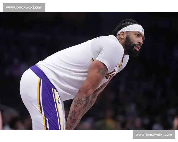 湖人对决热火第三战浓眉统治攻防引领比赛走向与胜负关键时刻表现 湖人对决热火第三战浓眉统治攻防引领比赛走向与胜负关键时刻表现